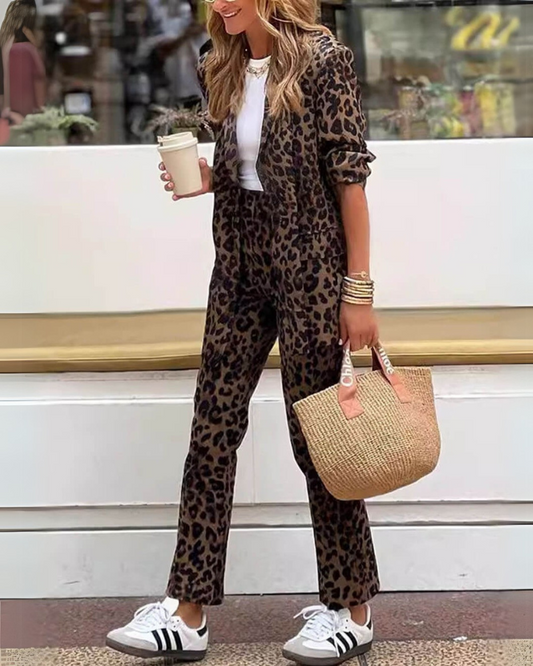 ARILA - Set van jurk en broek met luipaardprint