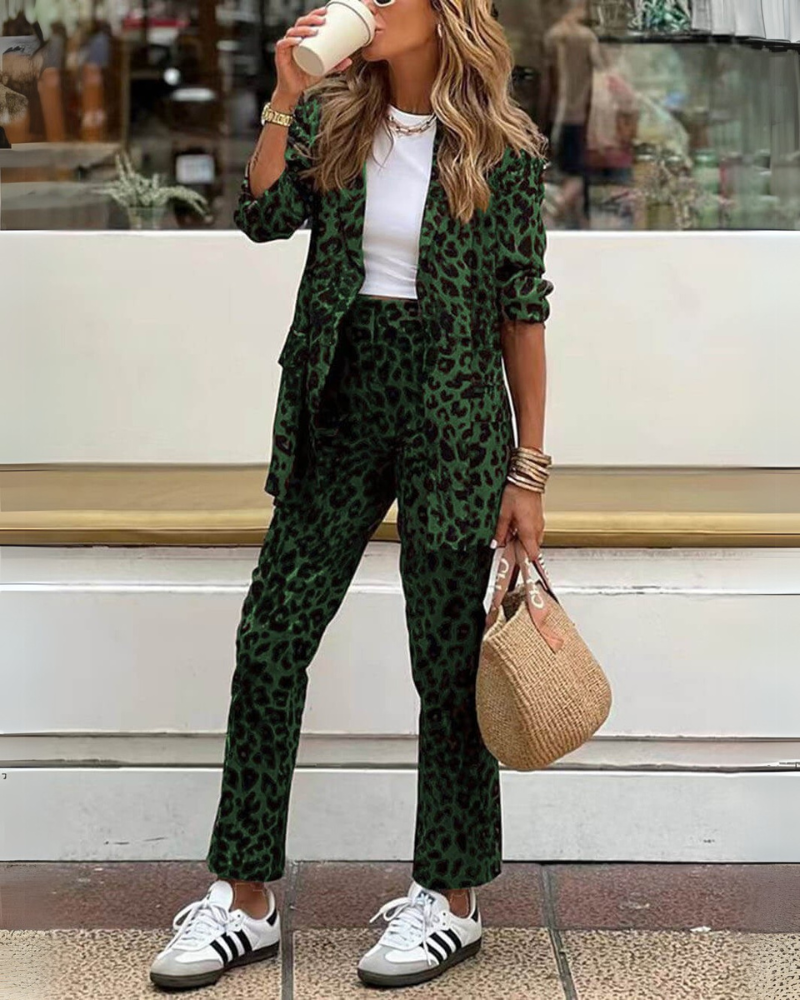 ARILA - Set van jurk en broek met luipaardprint