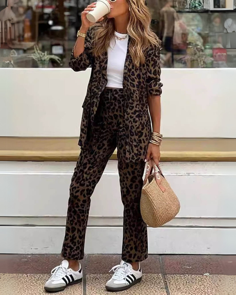 ARILA - Set van jurk en broek met luipaardprint