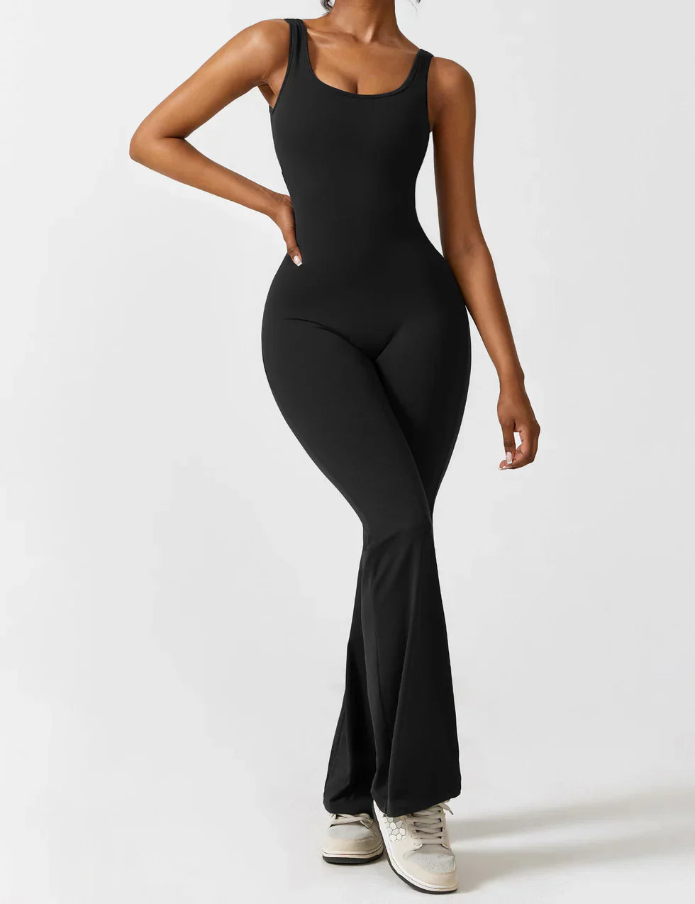 Elena - Uitlopende jumpsuit met V-rug