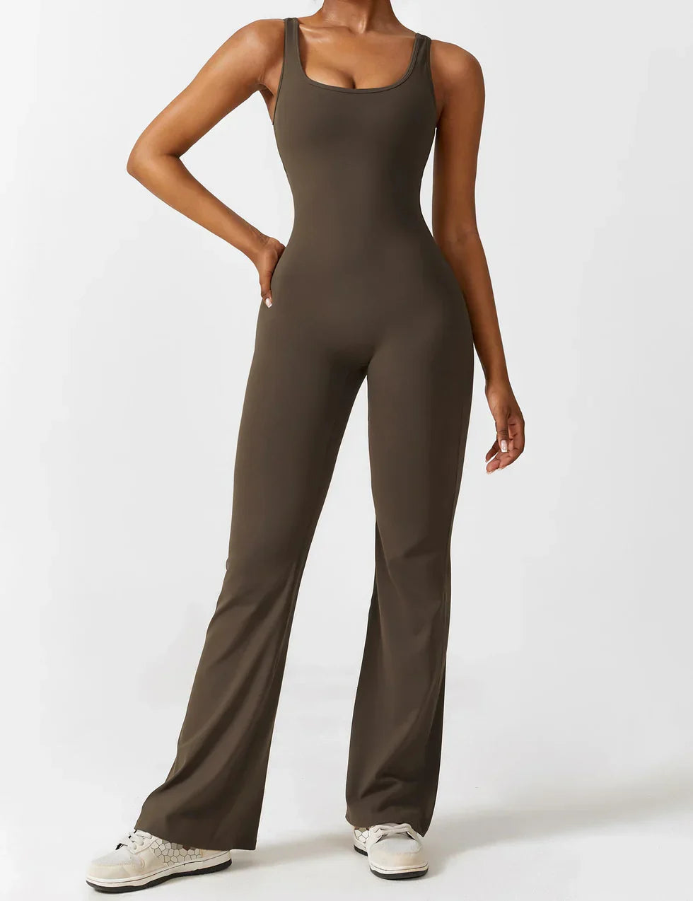 Elena - Uitlopende jumpsuit met V-rug