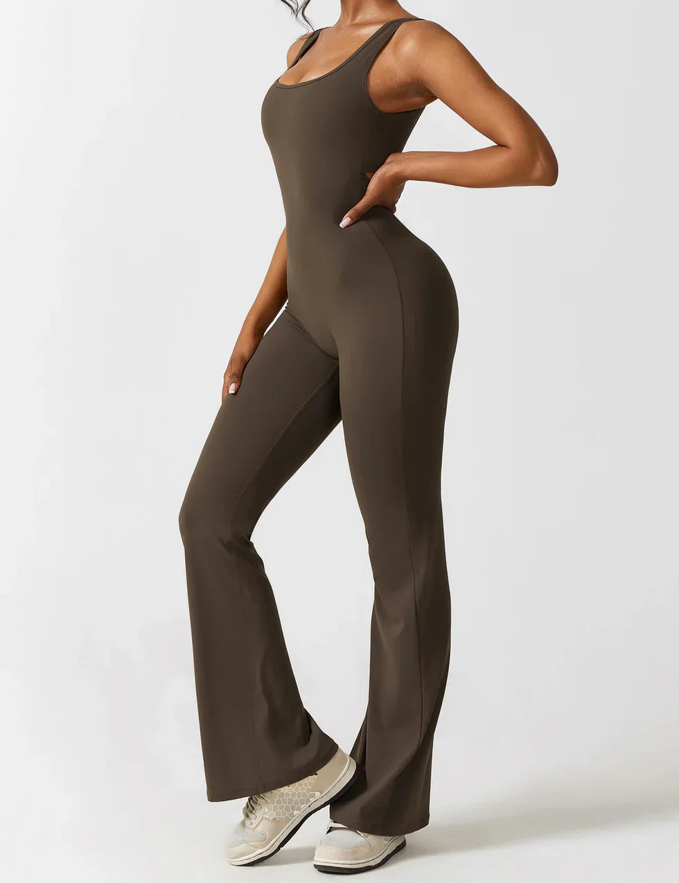 Elena - Uitlopende jumpsuit met V-rug