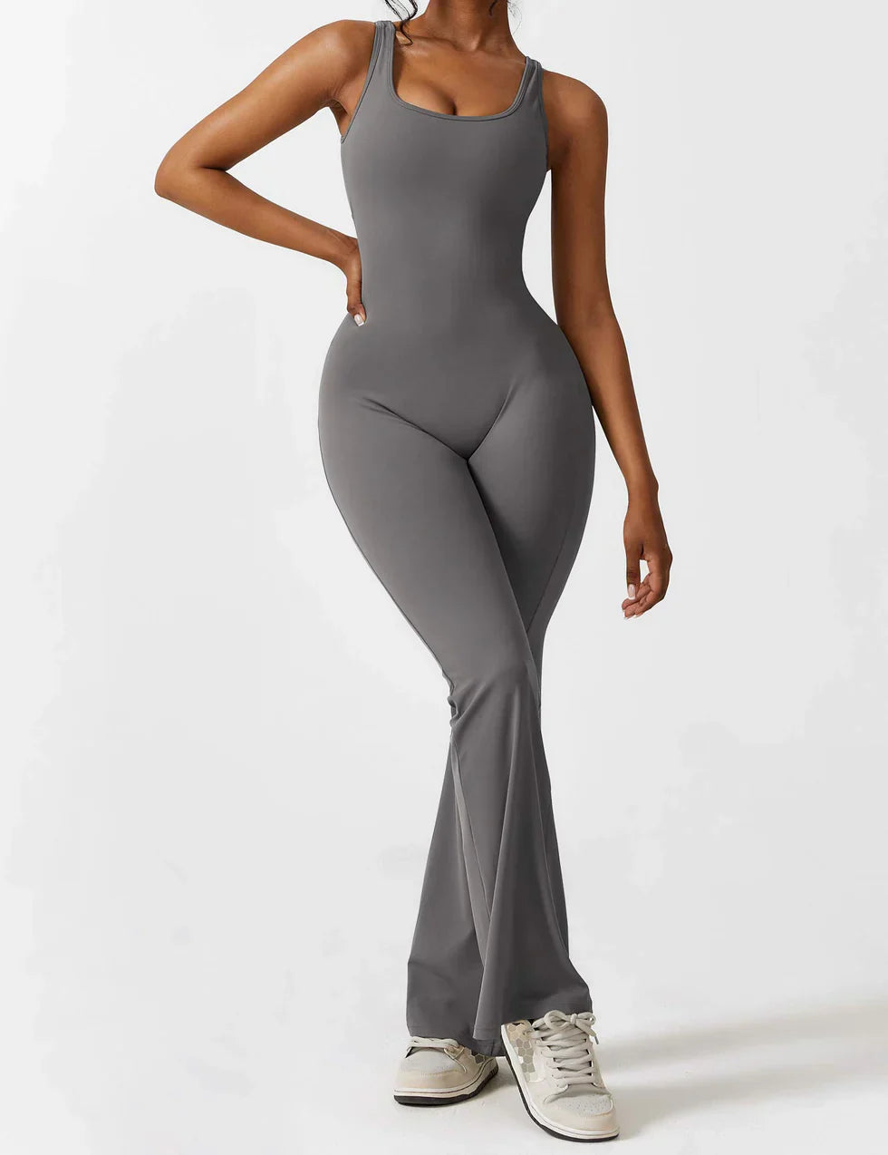 Elena - Uitlopende jumpsuit met V-rug