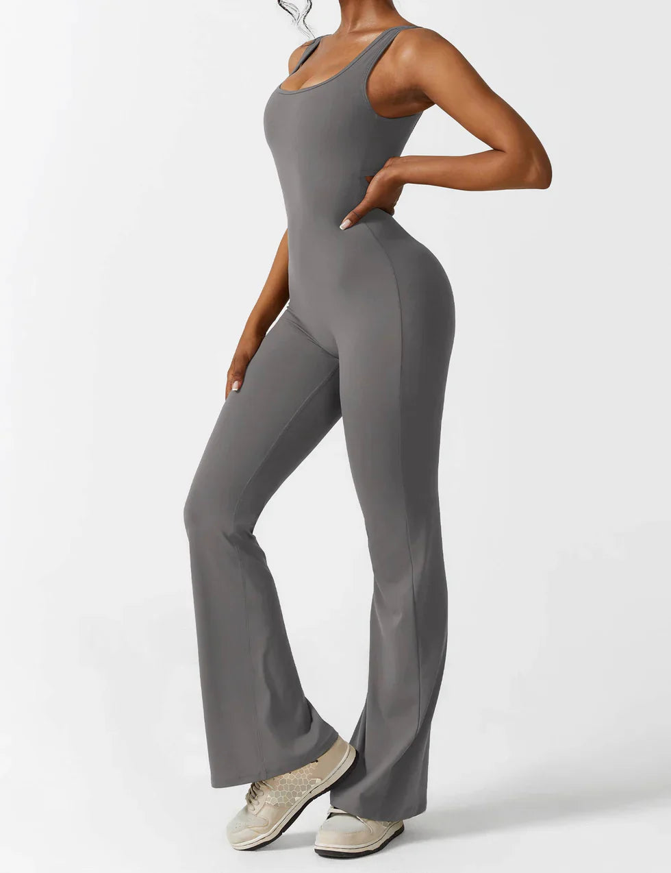 Elena - Uitlopende jumpsuit met V-rug