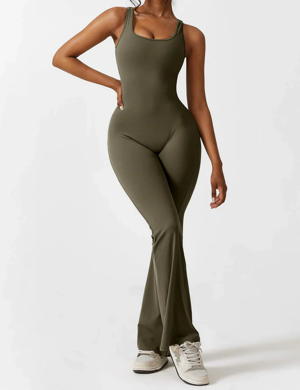 Elena - Uitlopende jumpsuit met V-rug